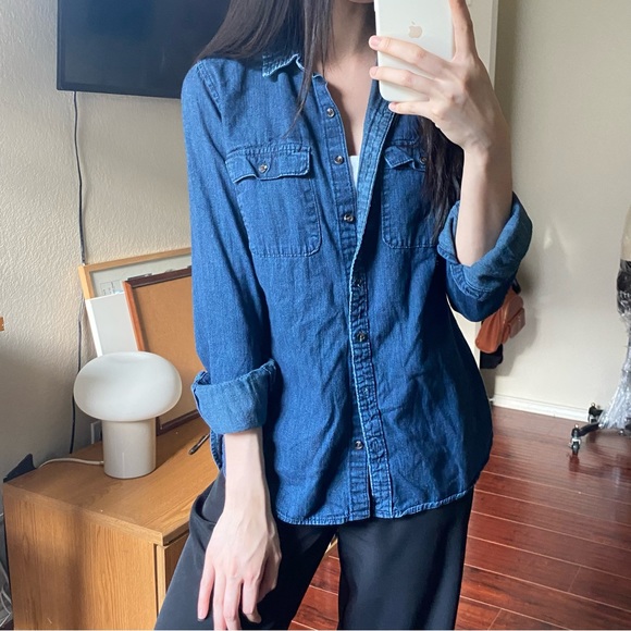 Old Navy Chambray Long Sleeve Button Down Shirt - Picture 4 of 4